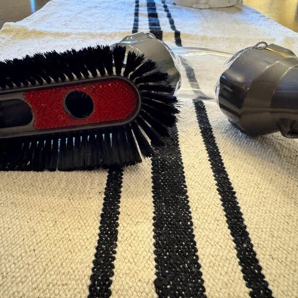 Dyson Multi-Angle Brush Attachment - Picture 3 of 4